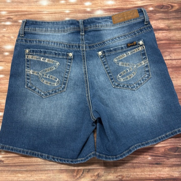 Seven7 Brand Denim Shorts - Picture 2 of 9